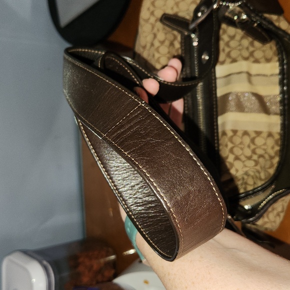 Coach made in NY small kissing C EUC NO CALL OUTS - Picture 8 of 9